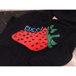 Gucci Sweatshirt with Gucci Strawberry print black 475374