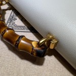 675794 Gucci Diana small shoulder bag white