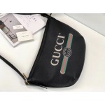 Gucci Print half-moon hobo bag black 523588